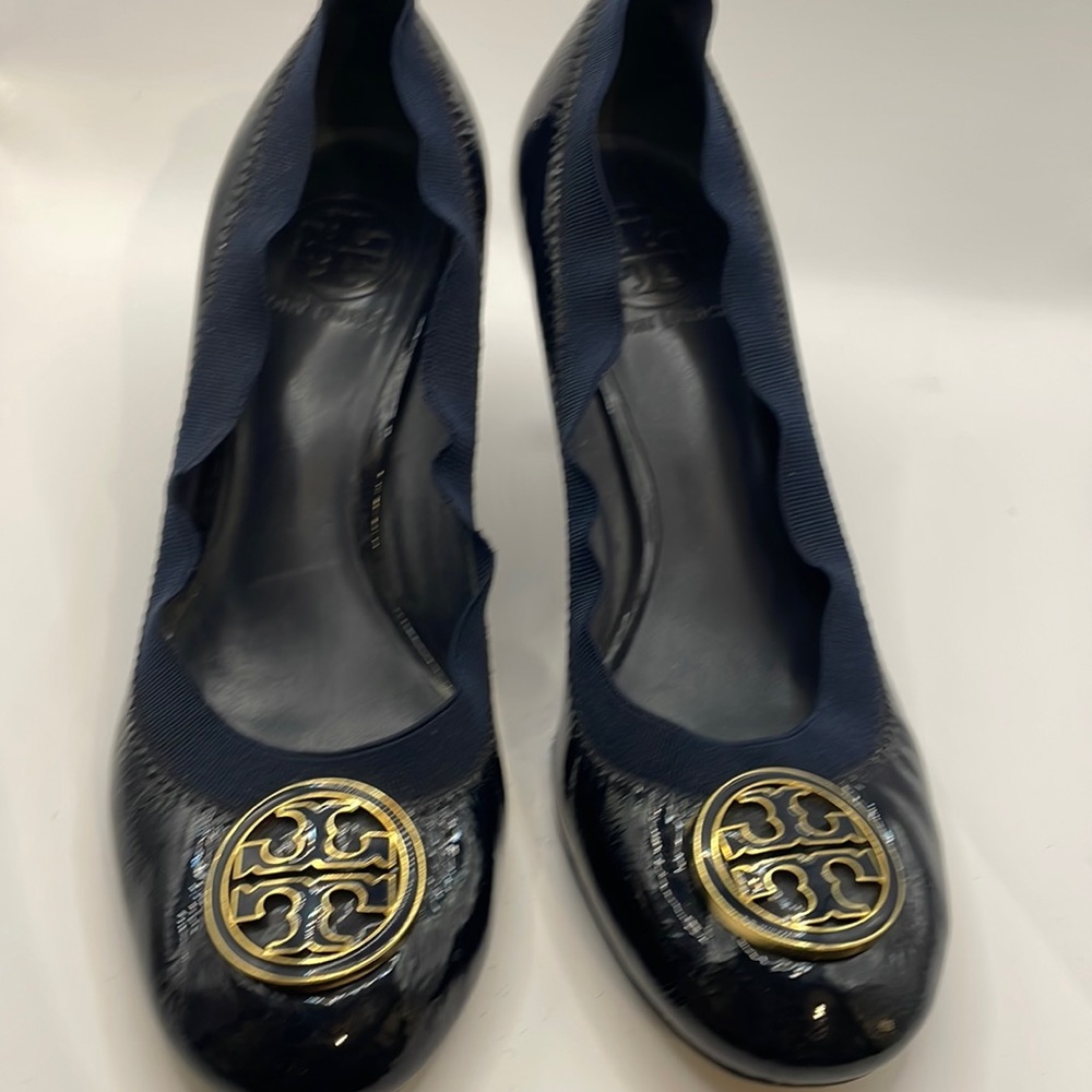 Tory Burch patent leather blue shoes with heels size 7.5